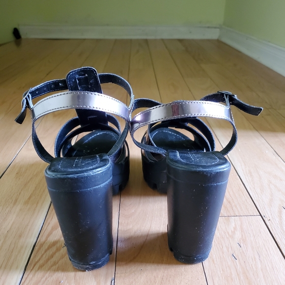 Sandal - Picture 5 of 6